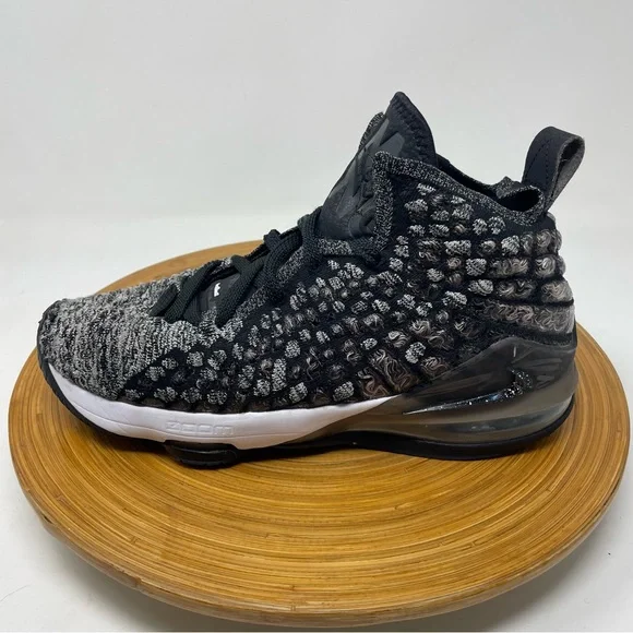 Nike | Shoes | Nike Lebron Xvii 7 Gs In The Arena Black Oreo  display picture 3